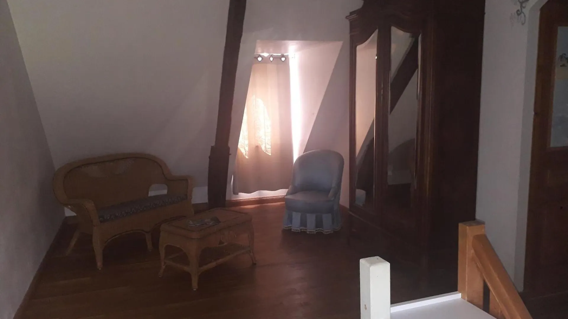 Couette-café Bed and Breakfast Les 7 Lucarnes à Latouille-Lentillac