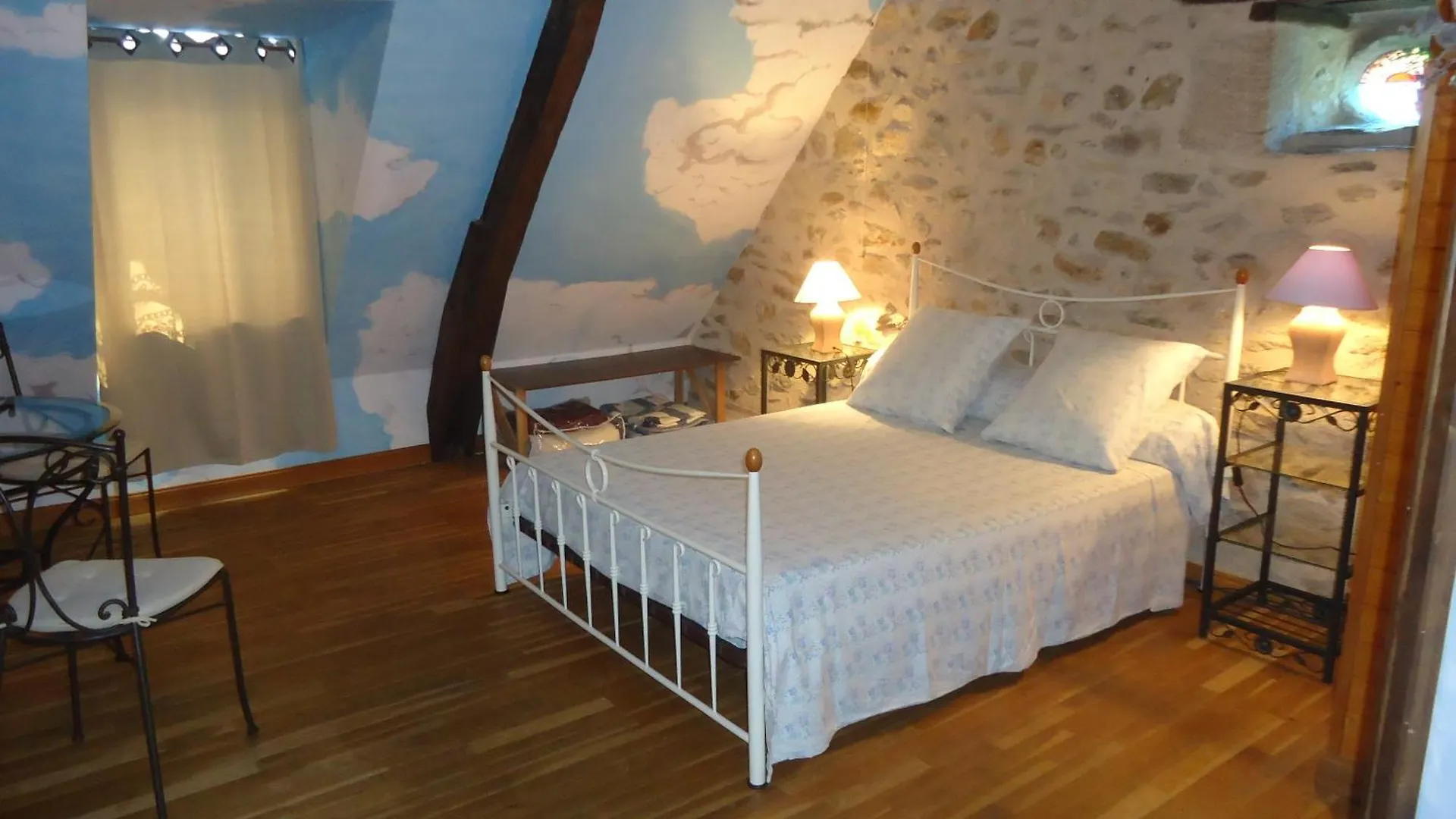 Bed and Breakfast Les 7 Lucarnes à Latouille-Lentillac